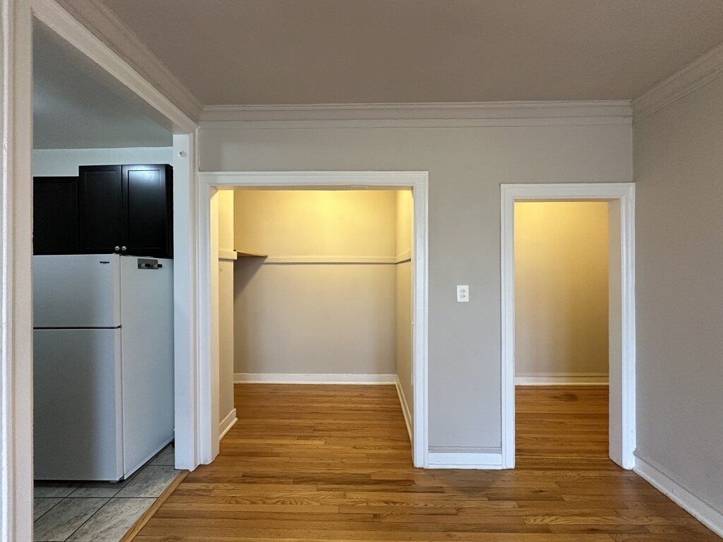 Building Photo - 1371 W Estes Ave