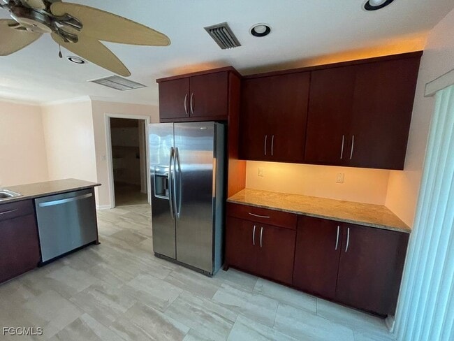 Building Photo - 2205 SW 2nd Terrace