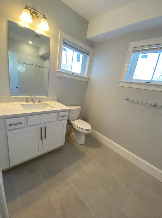 Building Photo - 120 Kenrick St