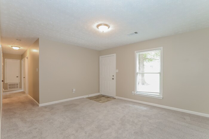 Building Photo - 570 Lakeridge Cir SE