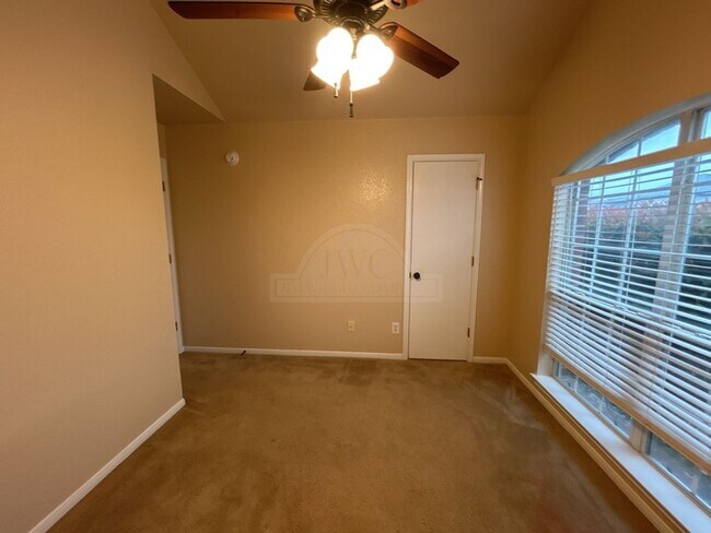 Building Photo - 2505 Southwood Dr