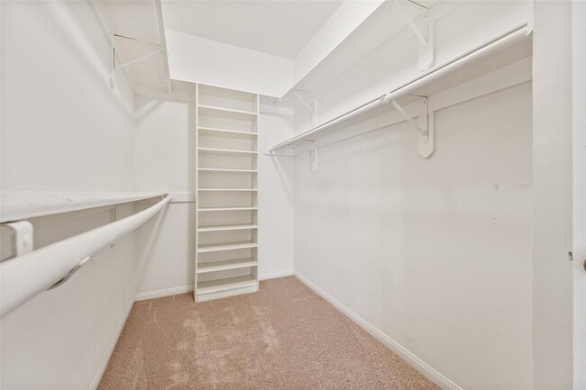 Building Photo - 17827 Scenic Oaks Dr