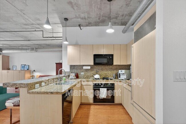 Building Photo - 877 Island Ave