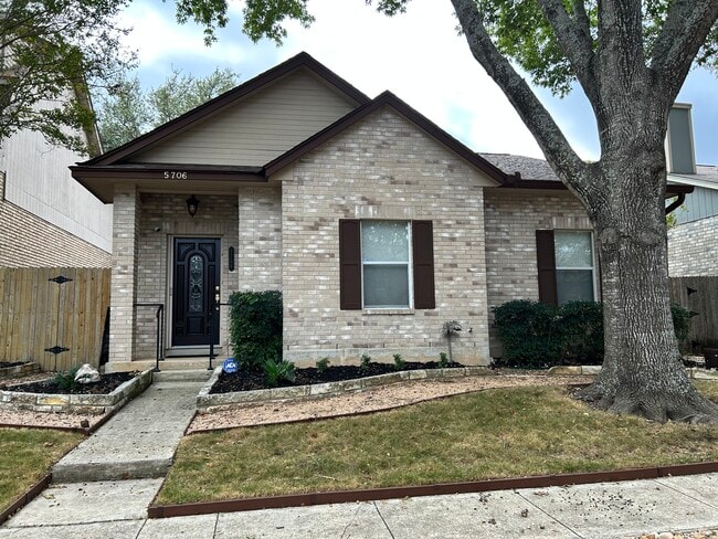 Primary Photo - 5706 Quail Crown