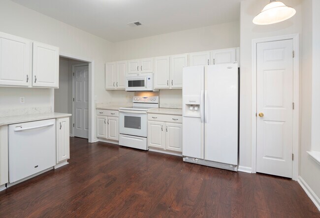 Building Photo - 145 Historic Dr