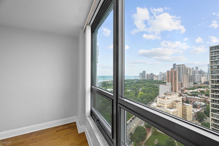 Building Photo - 2020 N Lincoln Park W