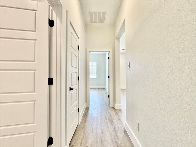 Building Photo - 8513 Shoreham