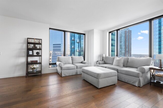 Building Photo - 99 Hudson St