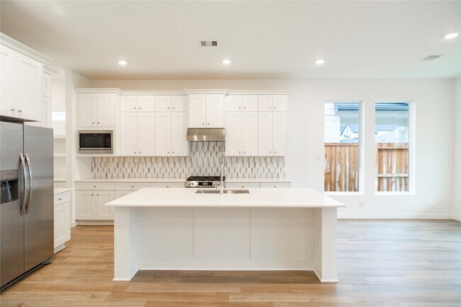 Building Photo - 31026 Sun Vly Dr