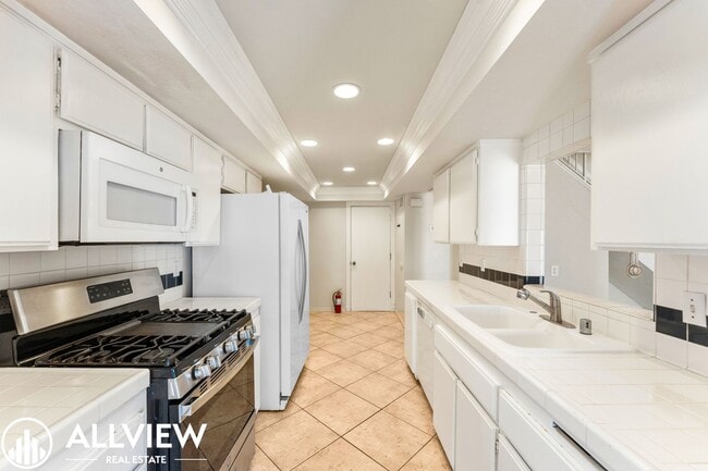 Building Photo - Coastal San Clemente Townhome with Brand New Flooring – Steps to the Beach!