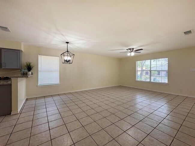 Building Photo - 304 Anthony Ln