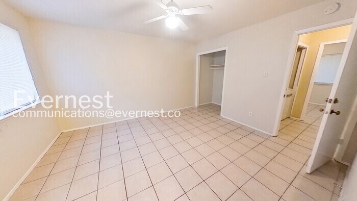 Building Photo - 204 W William Cannon Dr