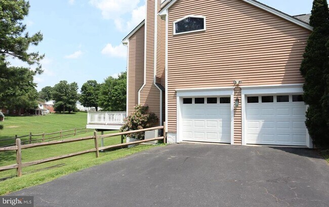 Building Photo - 17105 Thatcher Ct