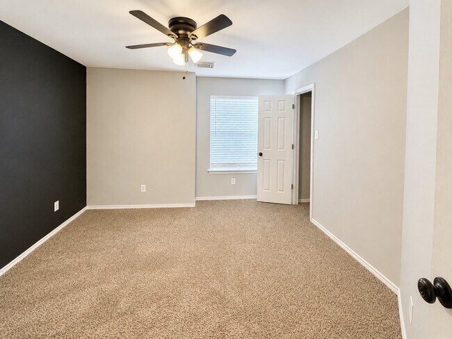 Building Photo - 134 N Camellia Grove Cir