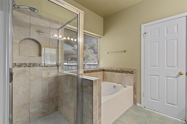 Building Photo - 1805 Gray Oak Dr