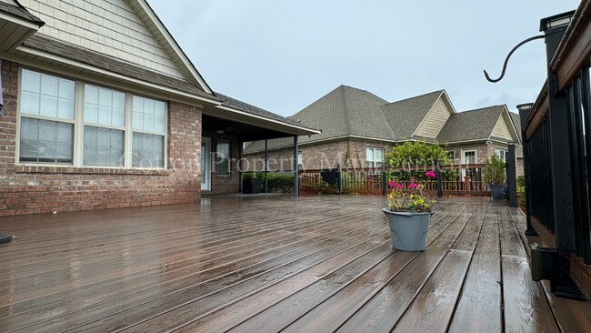 Building Photo - 4BR/3BA Well appointed home in the gated c...