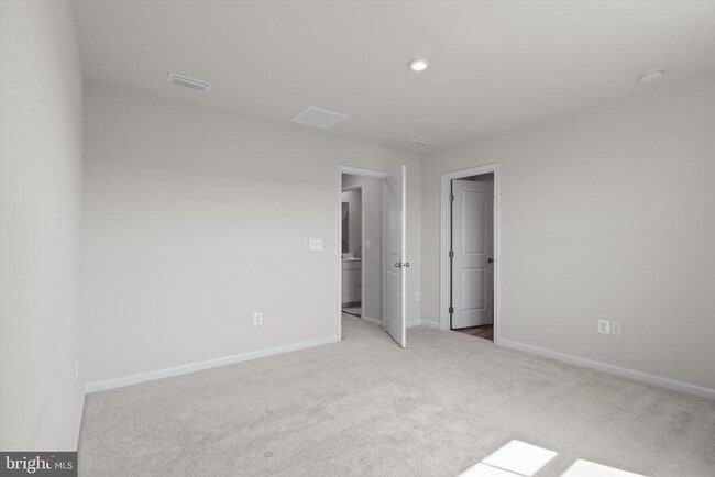 Building Photo - 2574 Laurel Pk Dr
