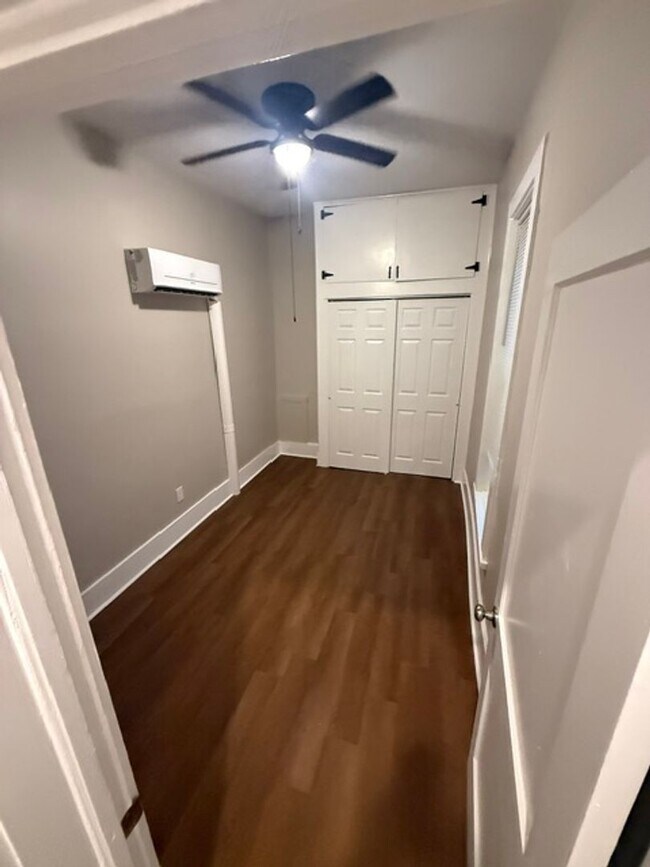 Building Photo - 622 7th St