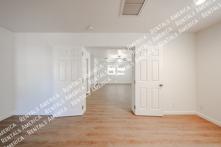 Building Photo - 601 N 73rd Pl