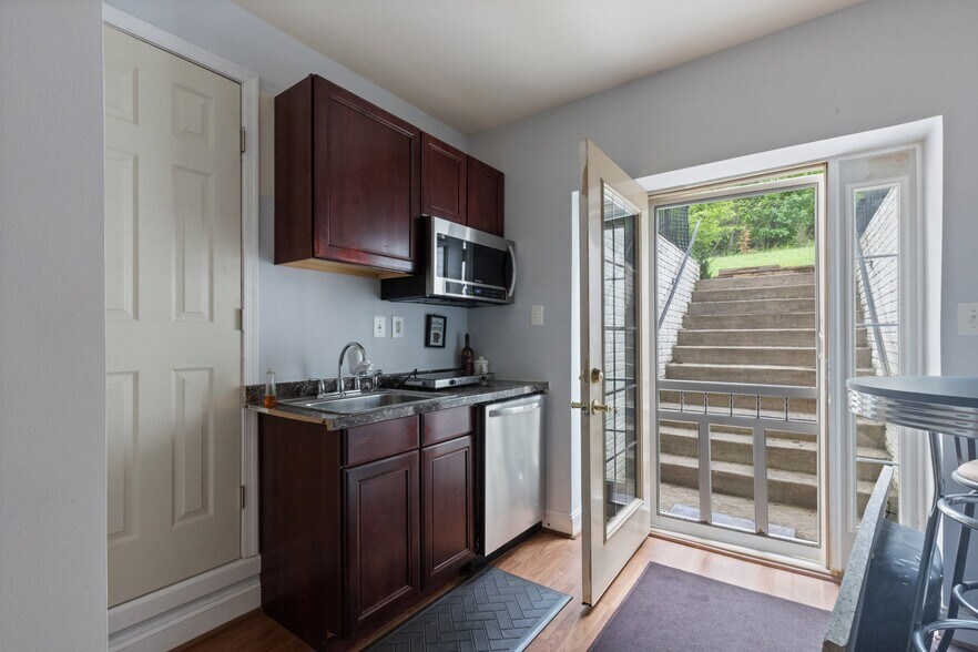 Building Photo - 42657 Cochrans Lock Dr