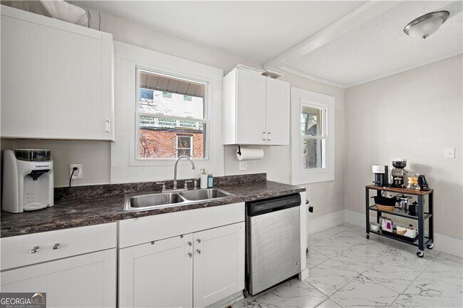 Building Photo - 443 3rd Ave