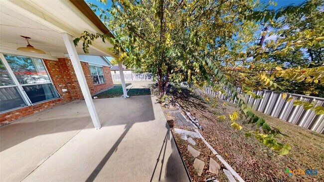 Building Photo - 411 Tomahawk Dr