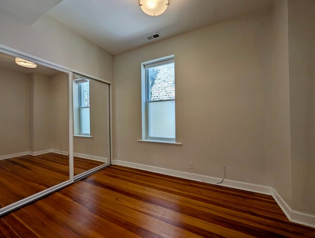 Building Photo - 1820 N Paulina St