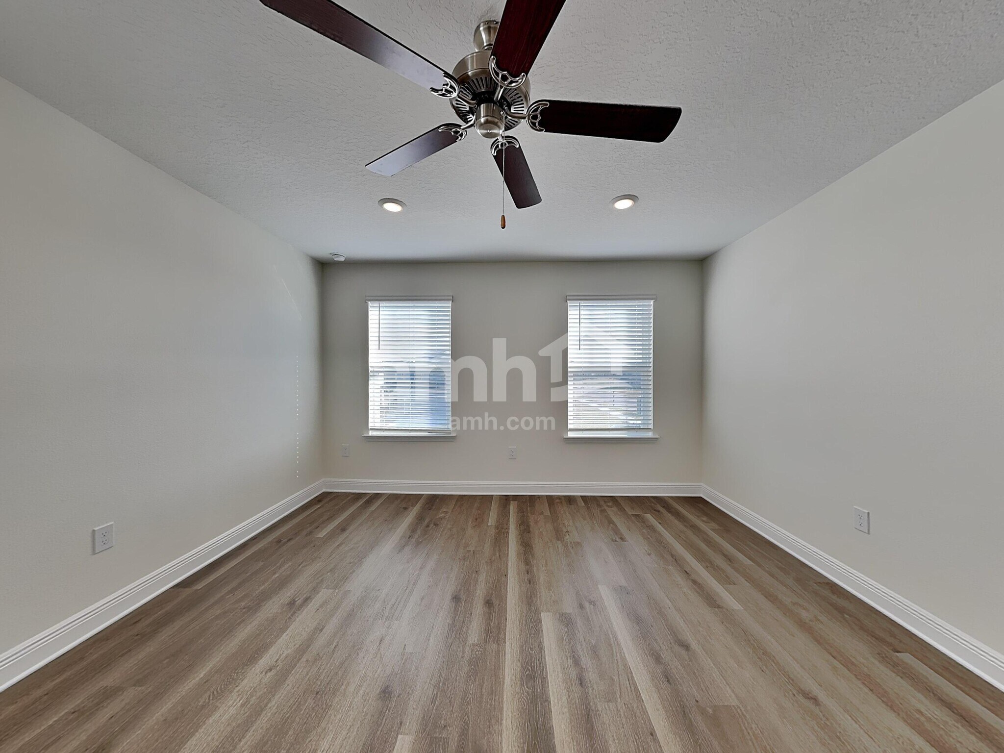 Building Photo - 5928 Sycamore Pl St