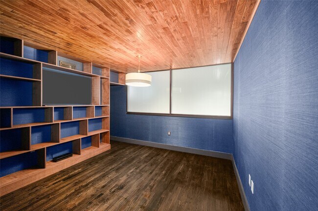 Building Photo - 1025 S Shepherd Dr