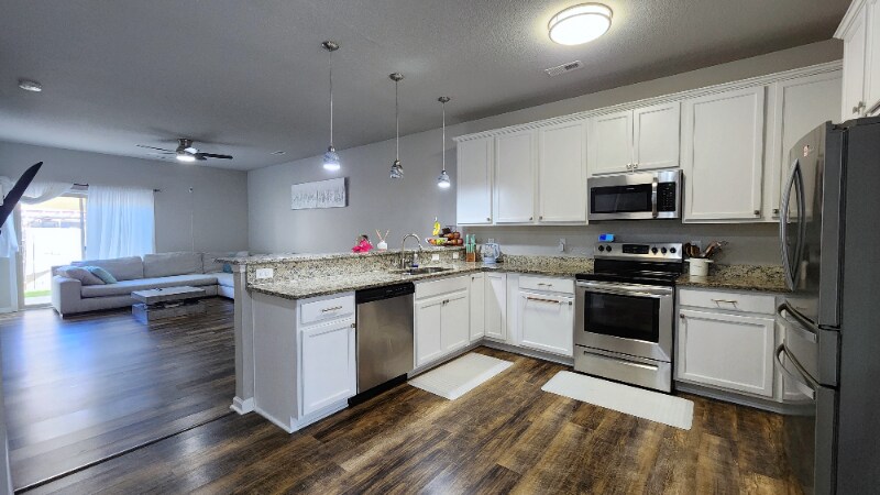 Building Photo - 200 Seasons Cir