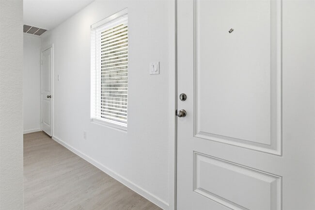 Building Photo - 19747 US-59