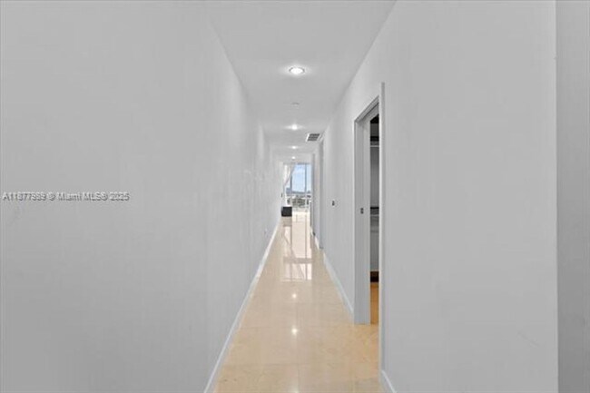 Building Photo - 1100 Biscayne Blvd