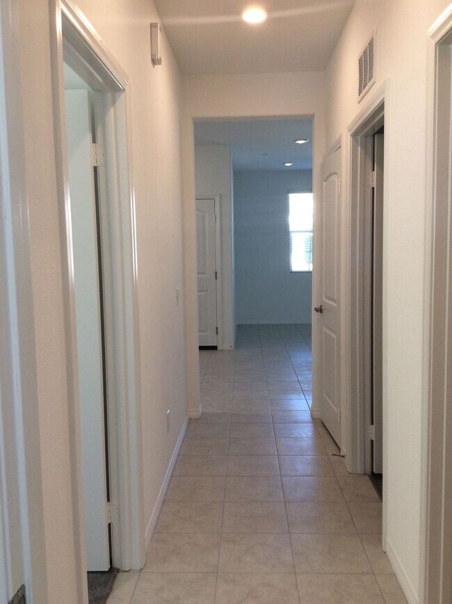 Building Photo - 26389 Valencia Wy