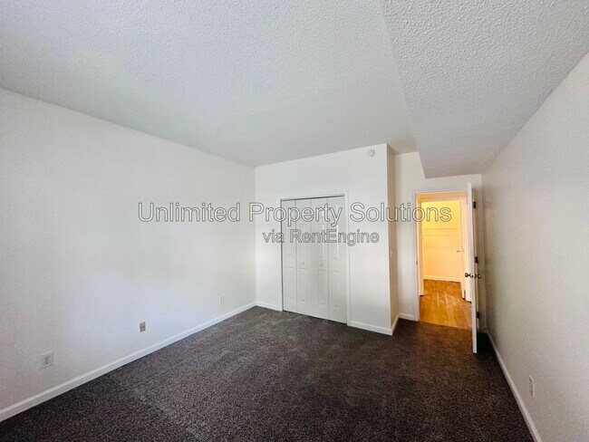 Building Photo - 733 Bragg Dr