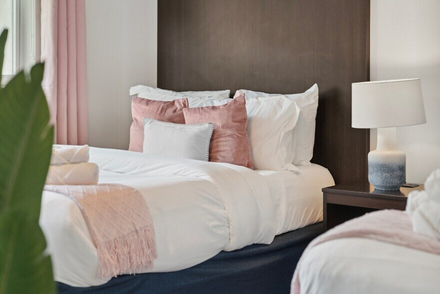 Building Photo - 911 NE 4th St