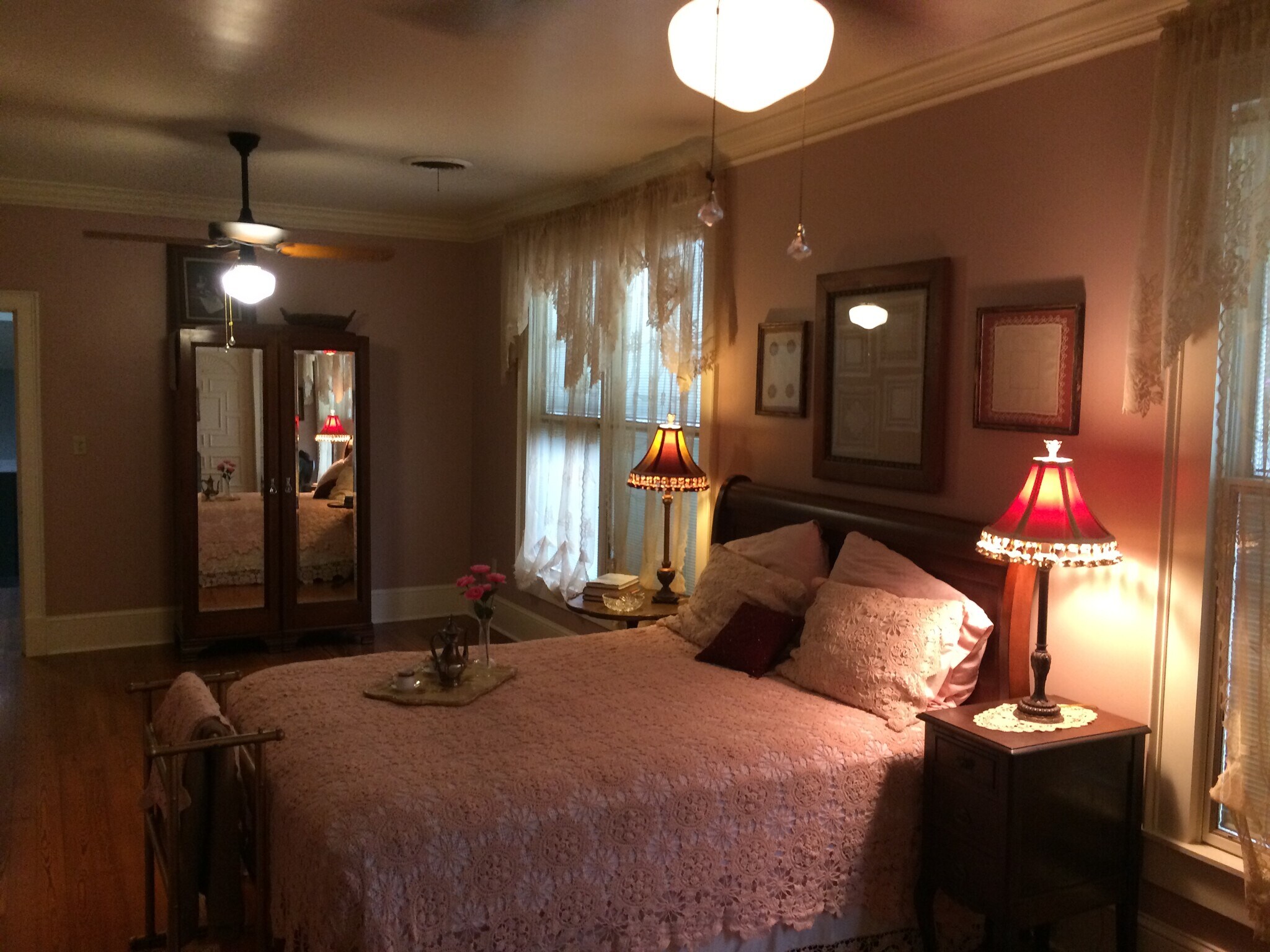 HUGE MASTER BEDROOM - 400 Millaudon St