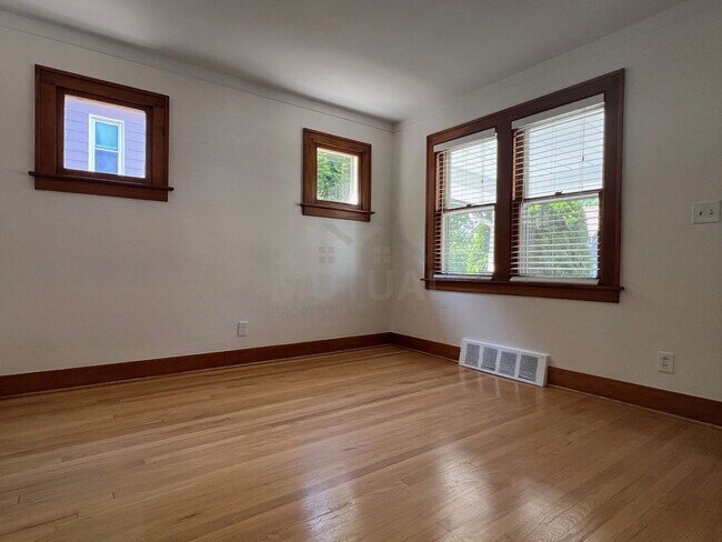Building Photo - 134 Highland Ave