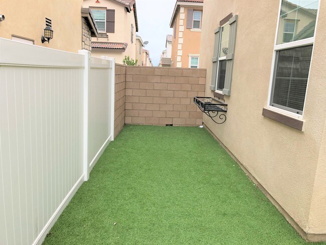 Building Photo - 2873 S Via Belamaria