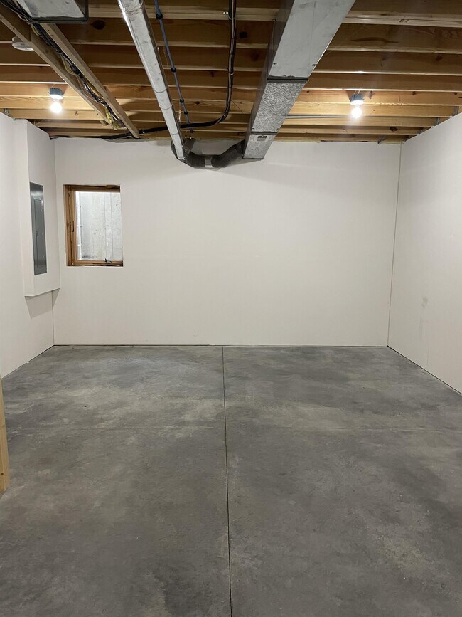 Building Photo - 2650 Millstone Dr