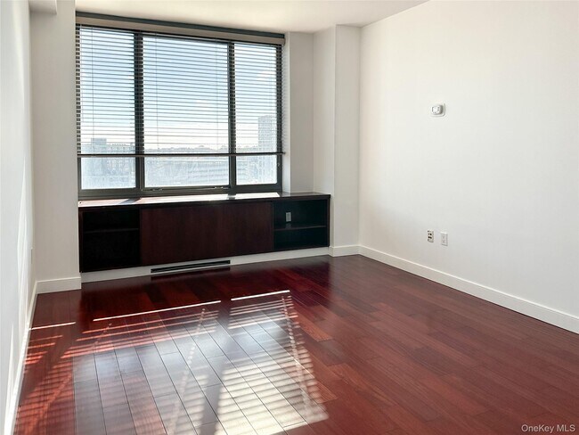 Building Photo - 10 City Pl