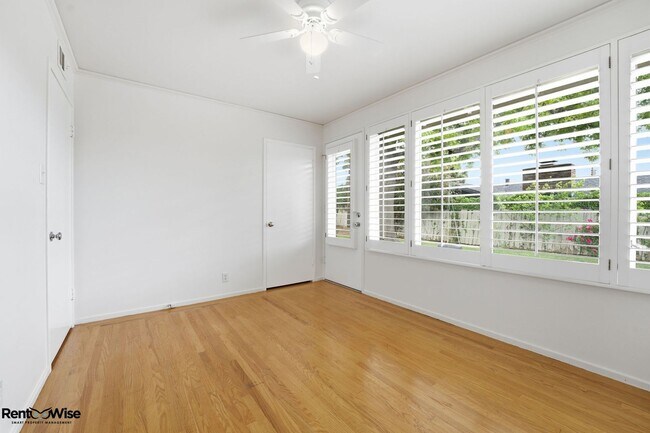 Building Photo - 536 W Hillsdale Blvd