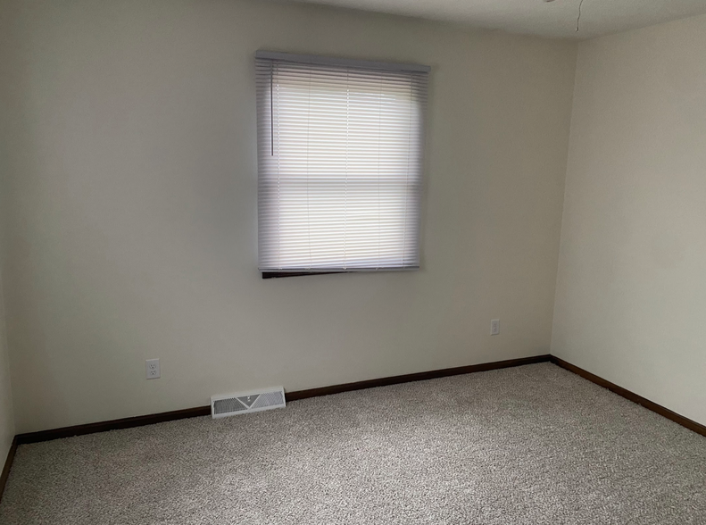 Bedroom - 3718 Moonbeam Cir NW