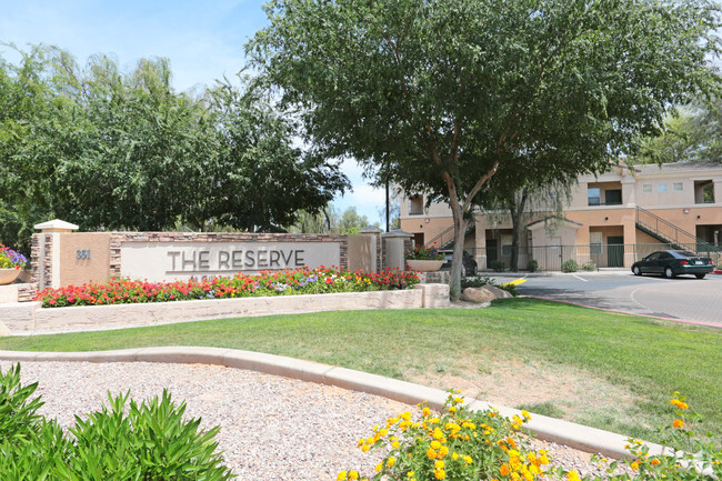 Building Photo - The Reserve at Gilbert Towne Center