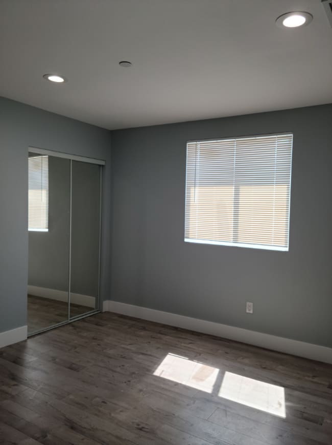 Building Photo - 33(1635)