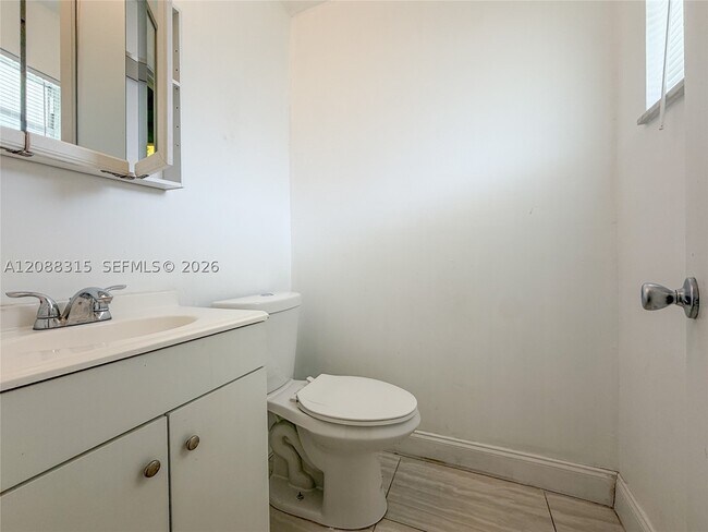 Building Photo - 5160 SW 40th Ave