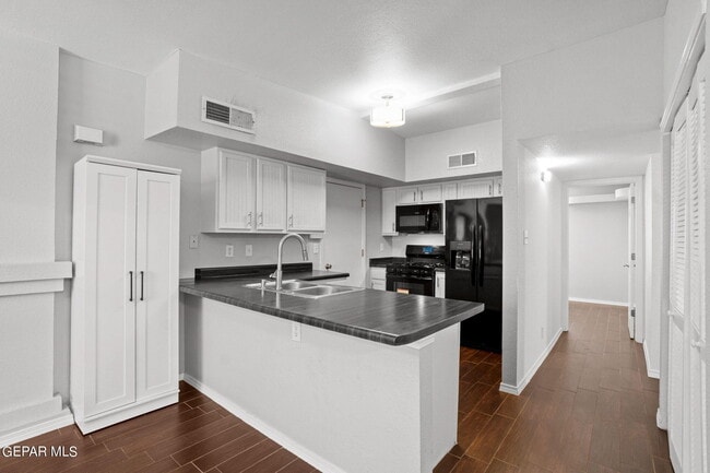 Building Photo - 4081 Tierra Bronce Dr