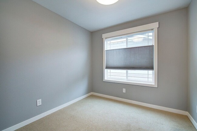 Building Photo - 2Bd/2.5Ba Seattle Townhouse