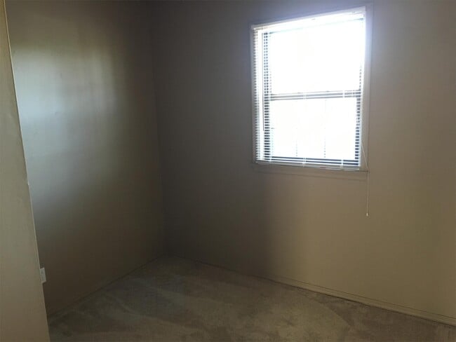 Building Photo - 1410 E Pitman Ave