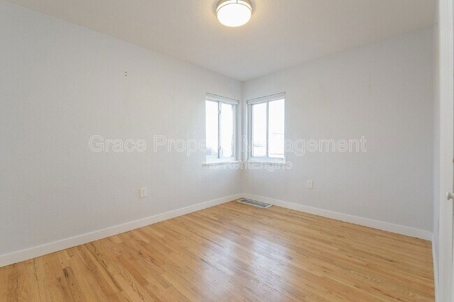 Building Photo - 322 N Raleigh St