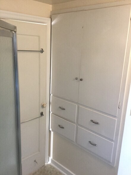 Building Photo - 1010 E 2nd St